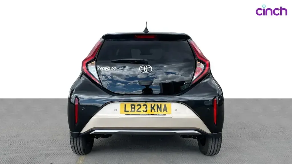 Used Toyota Aygo X 72 HP (52 kW) 2023 Beige SUV