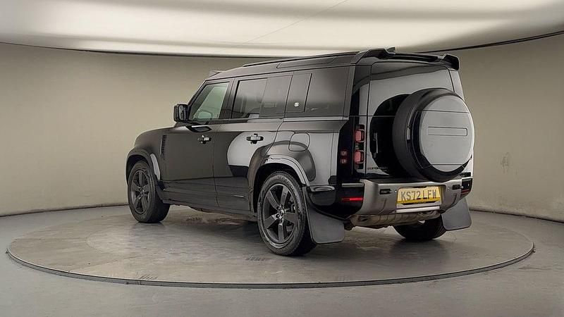 Used Land Rover Defender SE Dynamic 404 HP (297 kW) 2022 Santorini black SUV