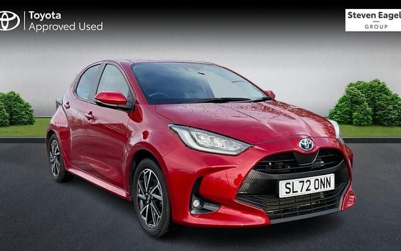 Used 2025 Toyota Yaris Hybrid Design Hatchback | £18,474 (Good price) - Image 1/3