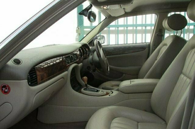 Used Jaguar XJ8 240 HP (176 kW) 2002 Sedan