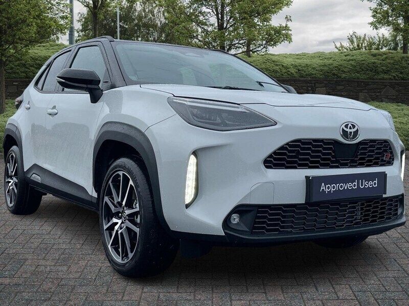 New 2024 Toyota Yaris Hybrid Sport Estate | £29,995 (Fair price) - Image 1/4