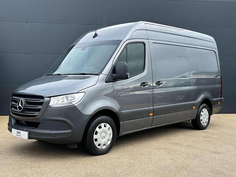 Begagnad Mercedes Sprinter Premium 2023 Grå Van