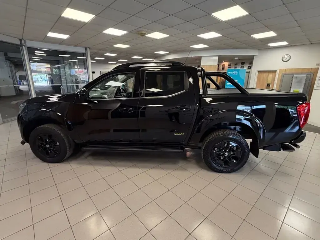 Used Nissan Navara N-Guard 190 HP (139 kW) 2020 Black Pickup