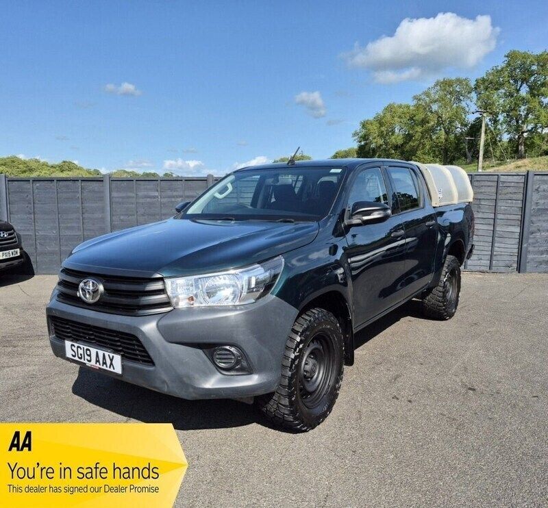 Green Used 2019 Toyota HiLux Active Pickup | £16,450 (Good price) - Image 1/4