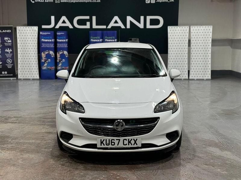 Used Vauxhall Corsa 95 HP (69 kW) 2017 White Van