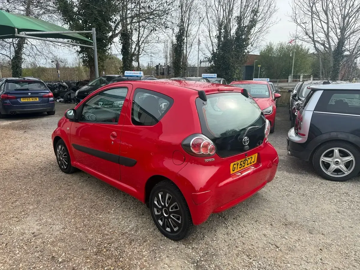 Used Toyota Aygo 67 HP (49 kW) 2009 Red Hatchback