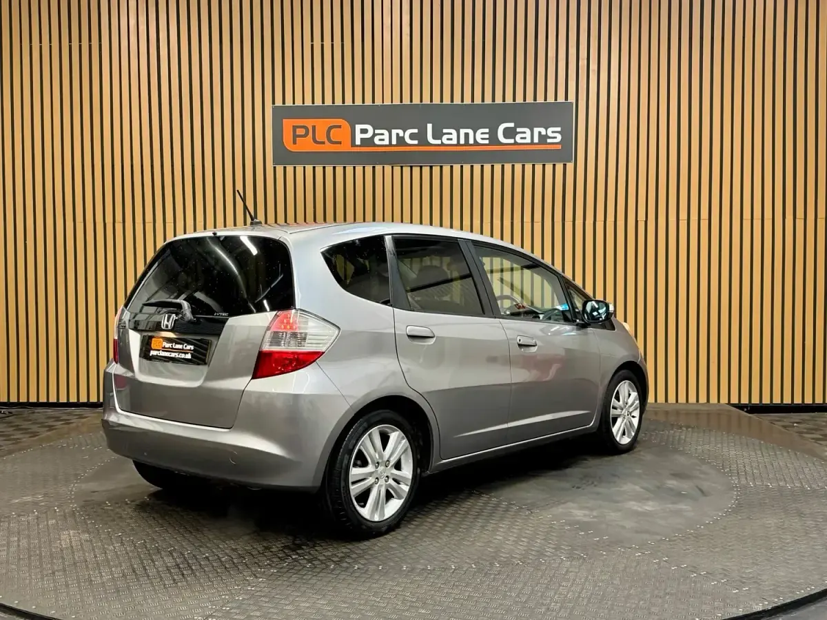 Second-hand Honda Jazz EX 100 CP (73 kW) 2010 Argintiu Hatchback