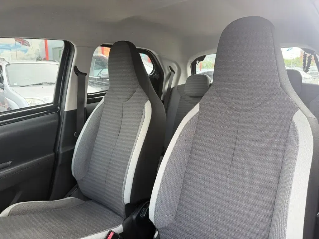 Used Toyota Aygo X-play 72 HP (52 kW) 2019 Black Hatchback