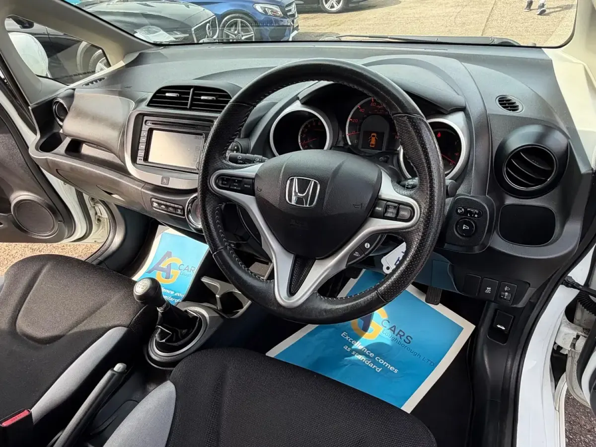 Used Honda Jazz SI 99 HP (72 kW) 2013 White Hatchback