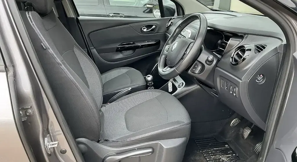 Used Renault Captur Dynamique 110 HP (80 kW) 2016 Grey/black SUV