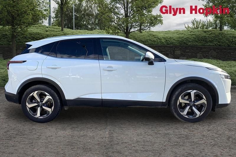 Used Nissan Qashqai N-Connecta 2022 White SUV