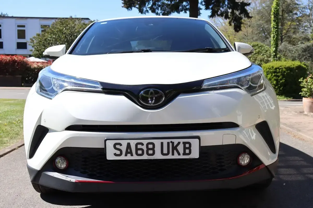 Used Toyota C-HR 116 HP (85 kW) 2018 White SUV