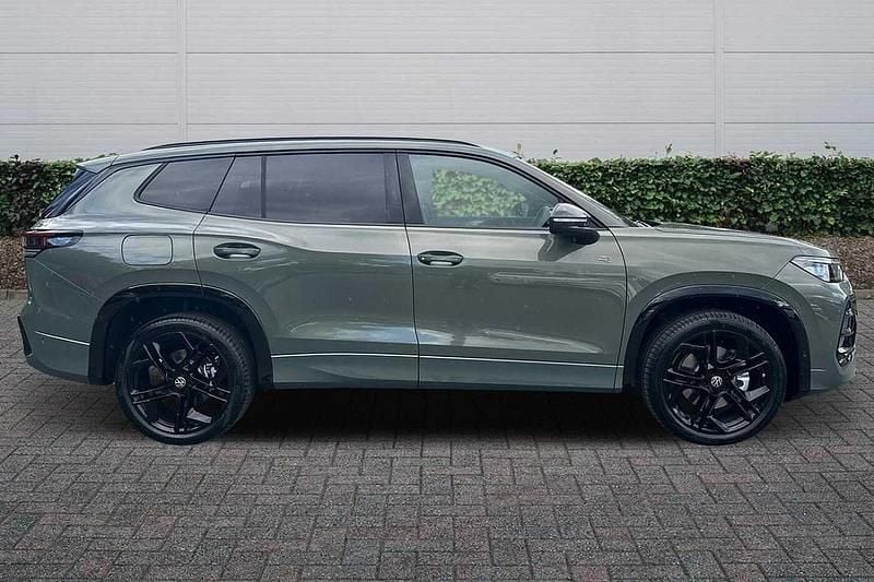 Used VW Tayron R-line Edition 272 HP (200 kW) 2025 Cipressino green SUV