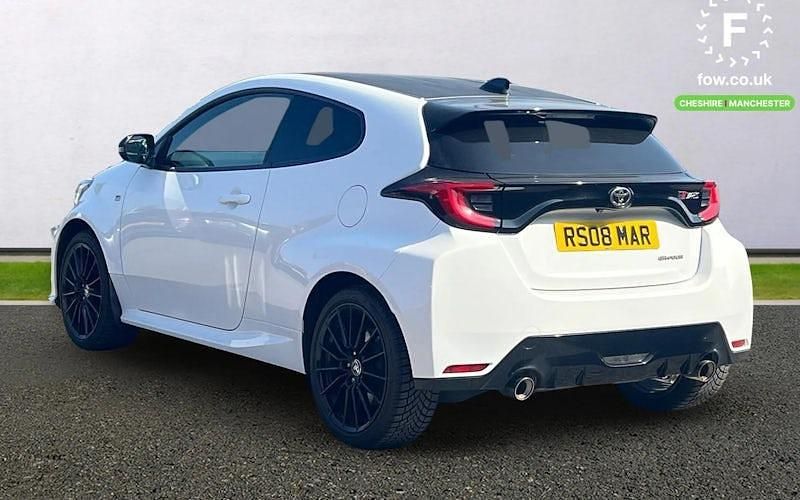 Begagnad Toyota Yaris 272 HK (200 kW) 2021 Vit Halvkombi