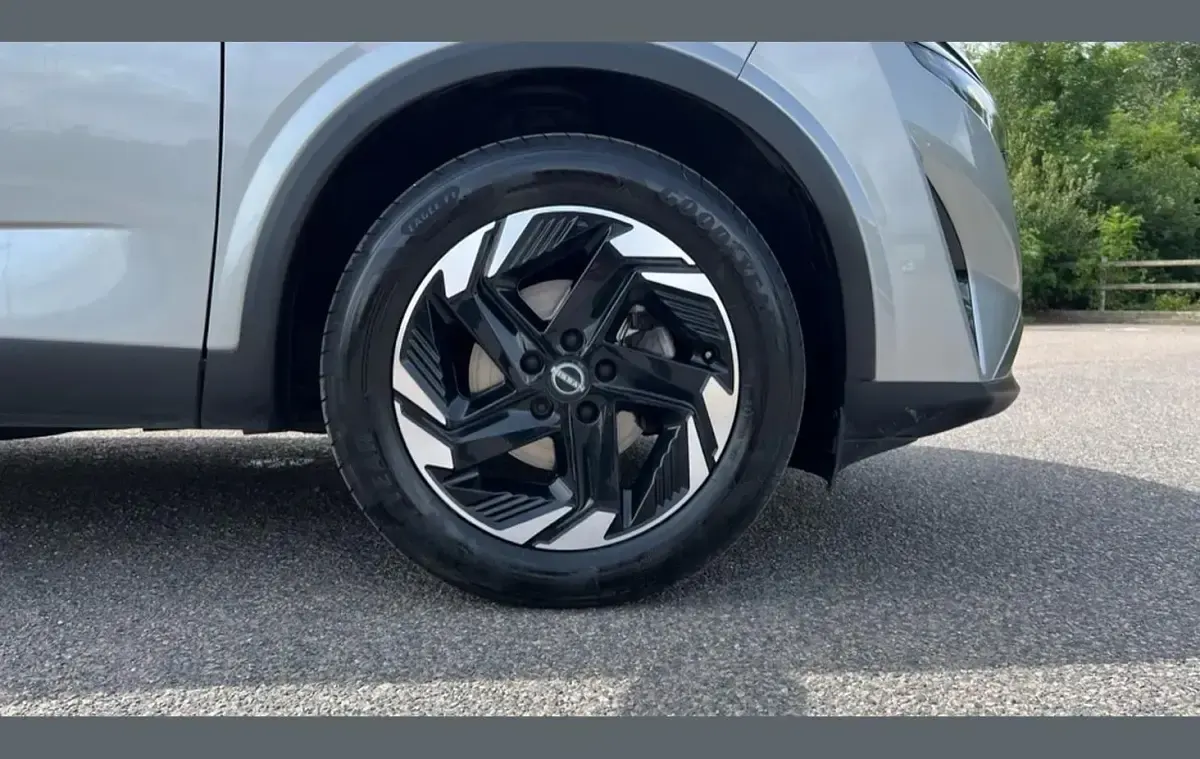 Used Nissan Qashqai N-Connecta 138 HP (101 kW) 2025 Silver SUV