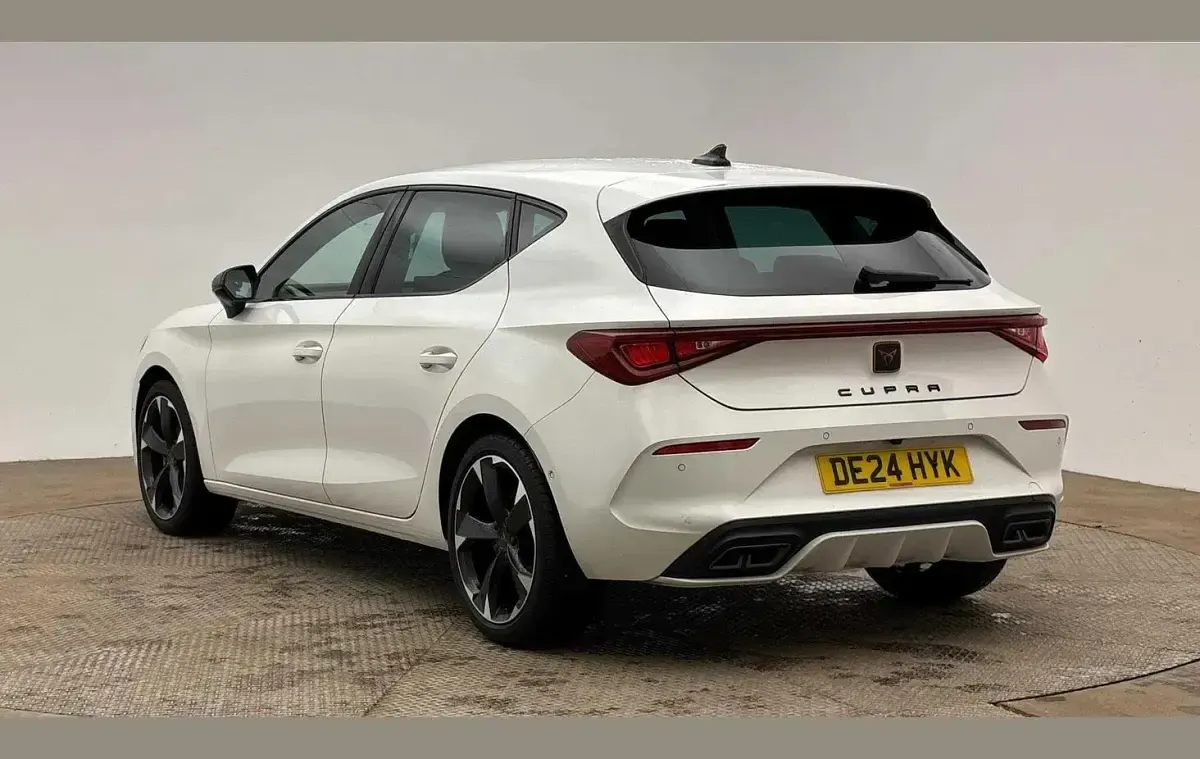 Used Cupra Leon 150 HP (110 kW) 2024 White Hatchback