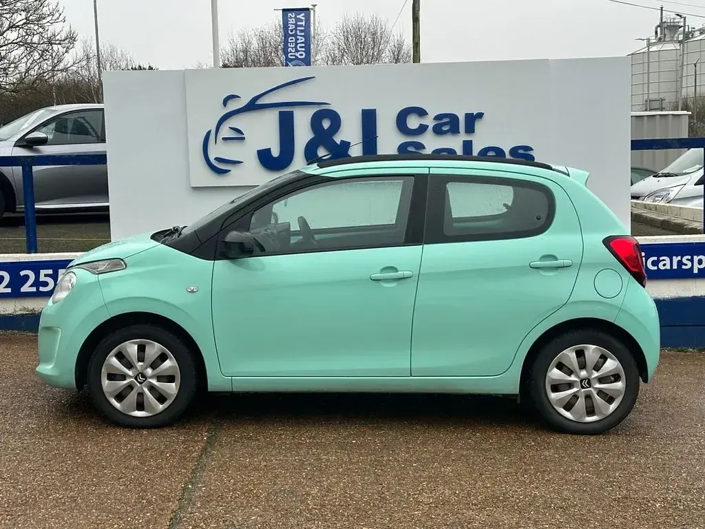 Used Citroën C1 Feel 72 HP (52 kW) 2018 Green Hatchback