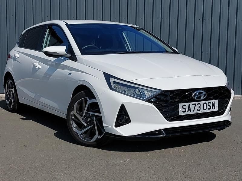 Used Hyundai i20 Premium 100 HP (73 kW) 2023 White Hatchback