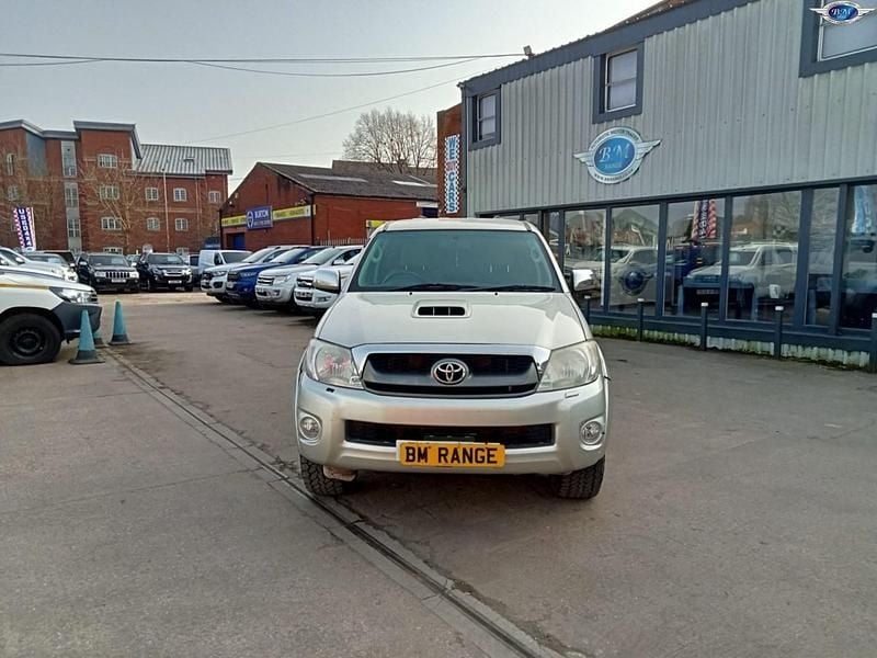 Used Toyota HiLux 171 HP (125 kW) 2011 Silver Pickup