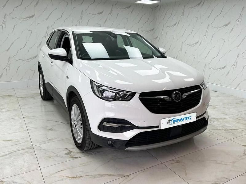 Used Vauxhall Grandland X S 130 HP (95 kW) 2019 White SUV