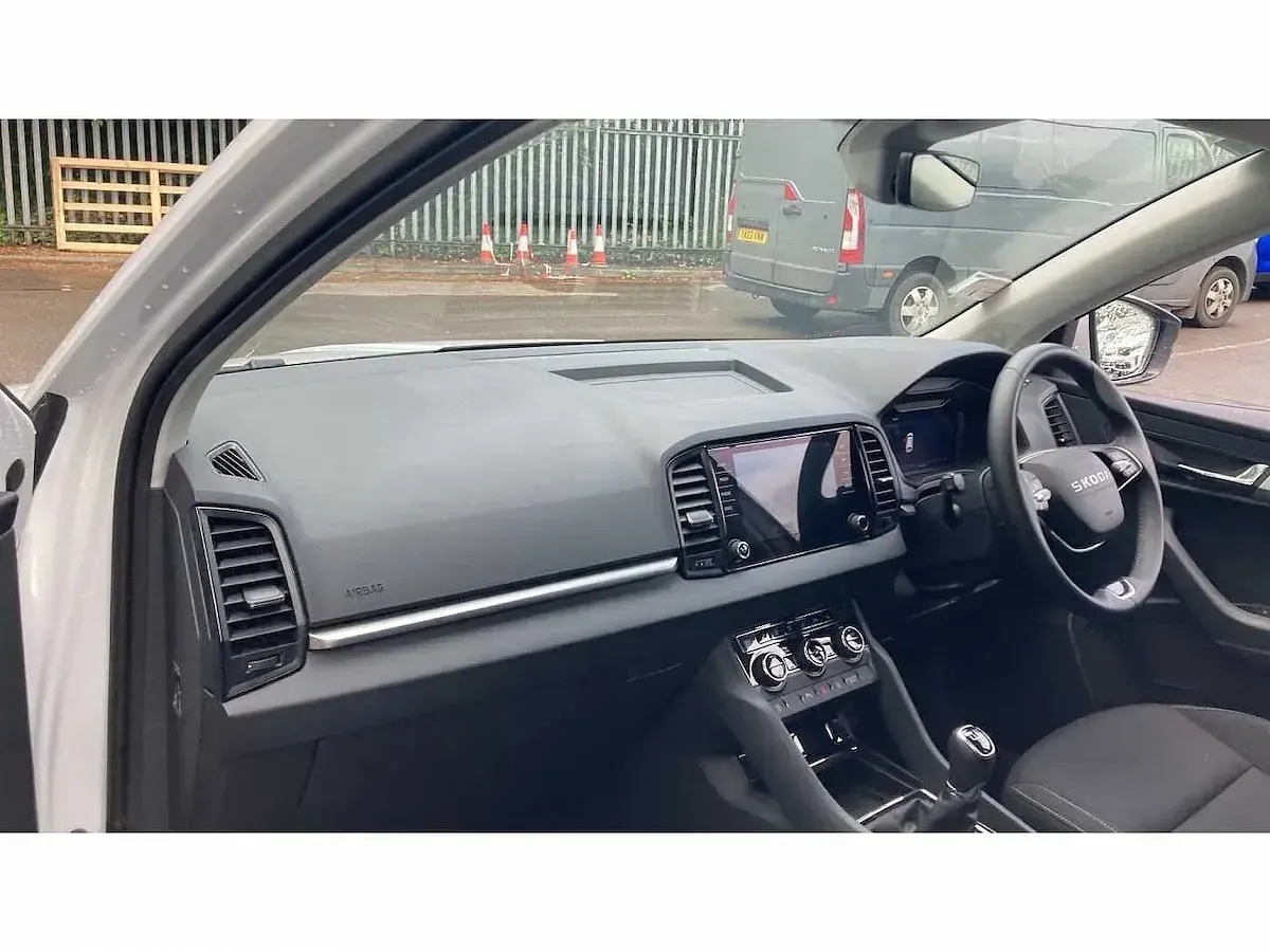 Used Skoda Karoq SE 116 HP (85 kW) 2025 White SUV