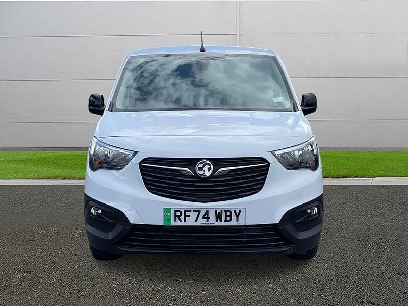 Used Vauxhall Combo 100 kW (136 HP) 2024 White MPV