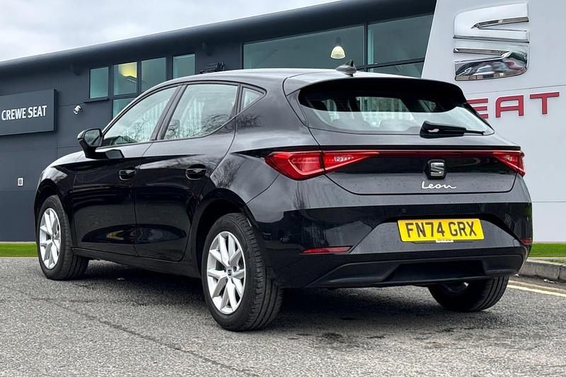 Begagnad Seat Leon SE 115 HK (84 kW) 2024 Svart Halvkombi