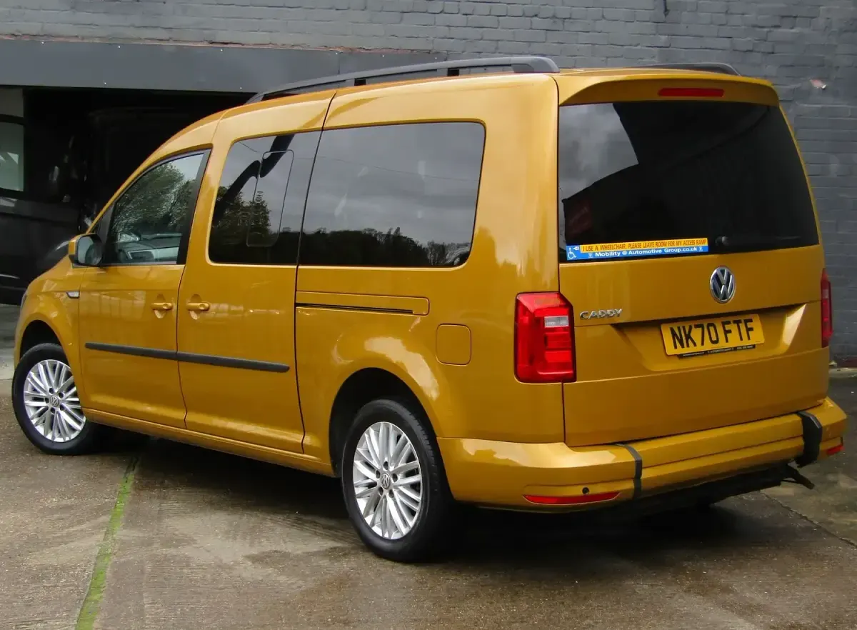 Used VW Caddy Life 122 HP (89 kW) 2021 Yellow MPV