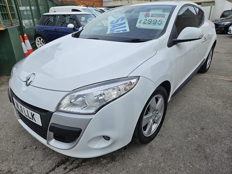 White Used 2011 Renault Mégane Coupé Dynamique Coupe | £2,495 (Fair price) - Image 1/4