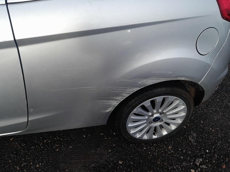 Used Ford Fiesta Titanium 96 HP (70 kW) 2010 Silver Hatchback