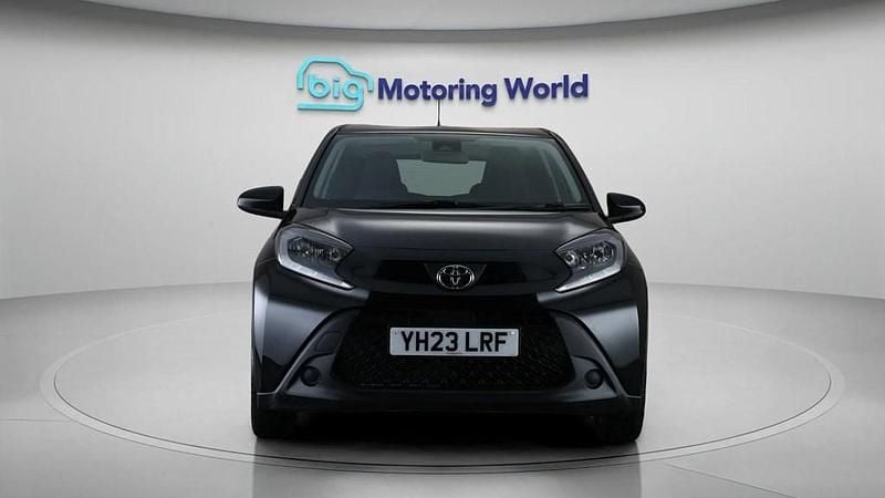 Used Toyota Aygo X PURE 72 HP (52 kW) 2023 Black SUV
