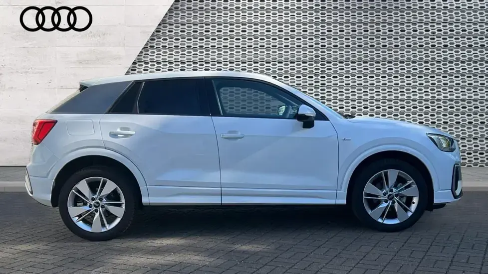 Usado Audi Q2 S-Line 150 CV (110 kW) 2025 Blanco SUV