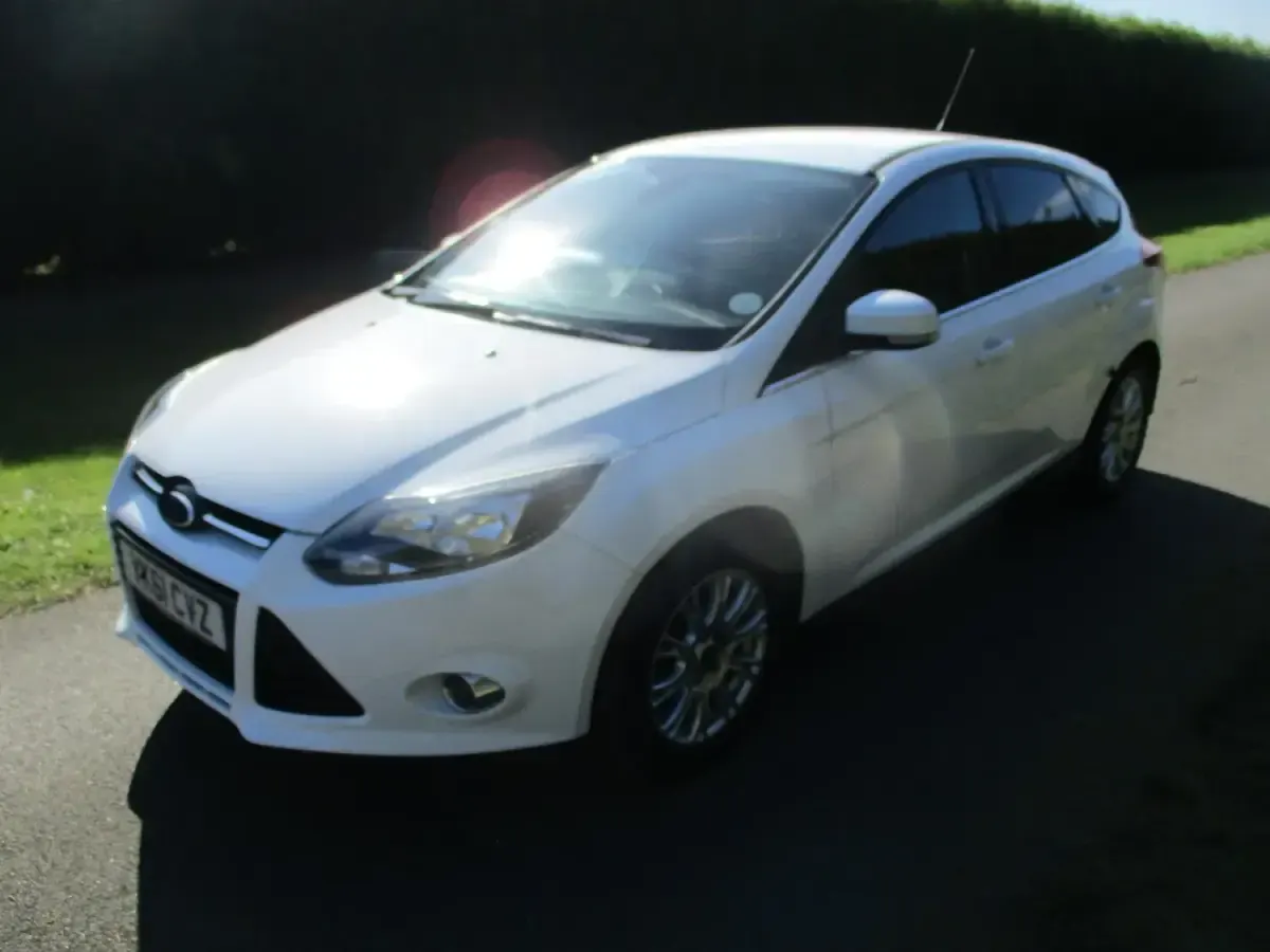 Used Ford Focus Titanium 125 HP (91 kW) 2012 White Hatchback