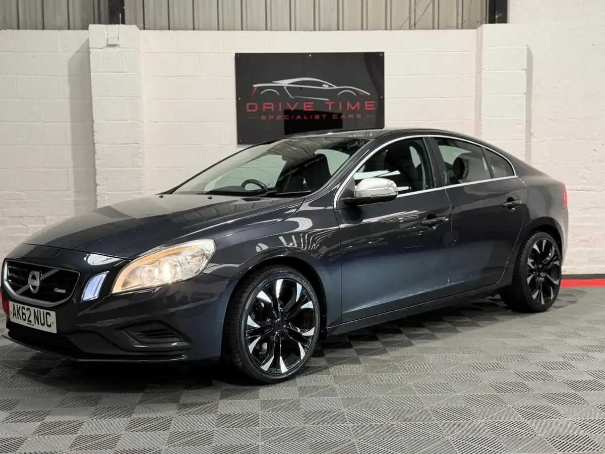 Usado Volvo S60 R-Design 115 CV (84 kW) 2012 Gris Berlina