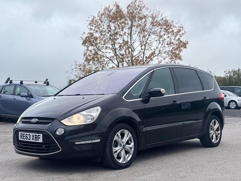 Black Used 2013 Ford S-MAX Titanium MPV | £2,595 (Good price) - Image 1/4