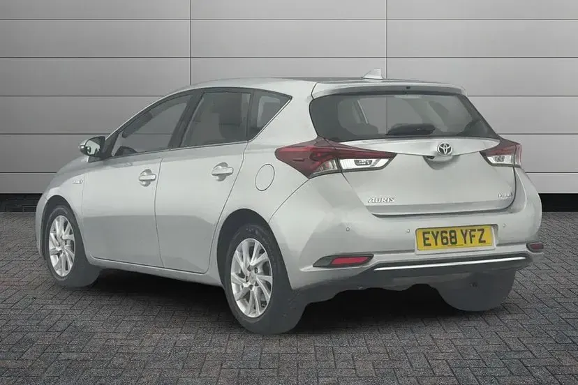 Used Toyota Auris Hybrid 136 HP (100 kW) 2018 Silver Hatchback