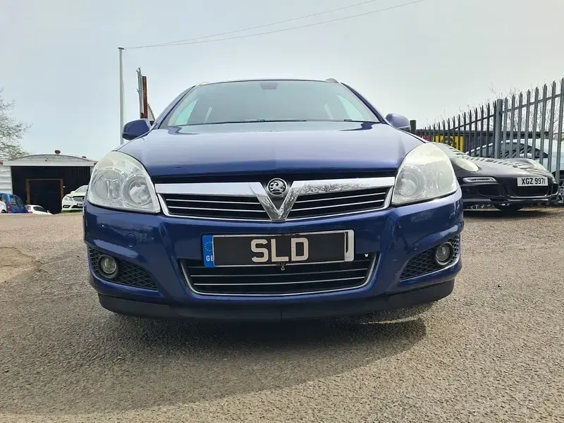 Used Vauxhall Astra Design Edition 138 HP (101 kW) 2009 Blue Estate