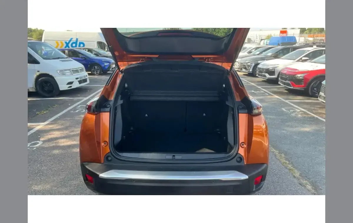Used Peugeot 2008 Active+ 101 HP (74 kW) 2023 Orange SUV