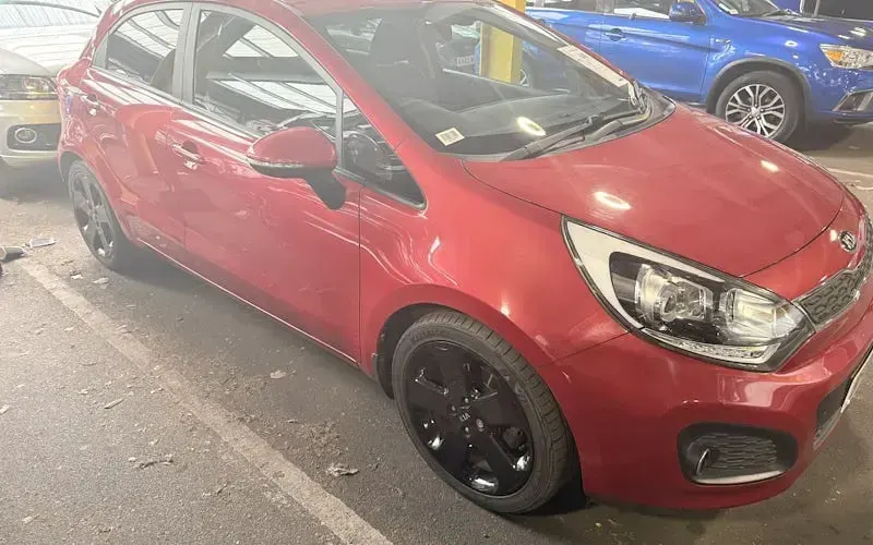Begagnad Kia Rio 109 HK (80 kW) 2014 Halvkombi