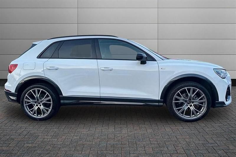 Begagnad Audi Q3 Black Edition 150 HK (110 kW) 2025 Vit SUV