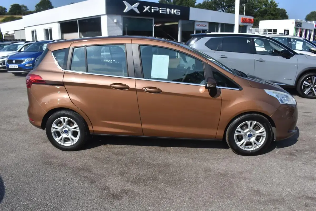 Used Ford B-MAX Zetec 105 HP (77 kW) 2013 Gold MPV