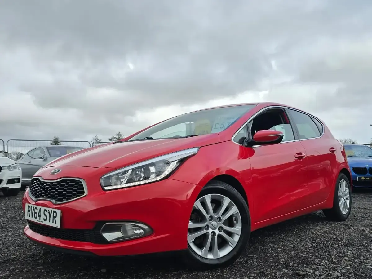 Używany Kia Ceed 127 KM (93 kW) 2014 Czerwony Hatchback
