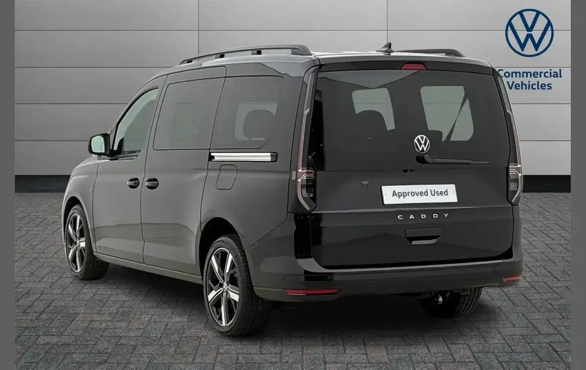 Used VW Caddy Maxi Life 122 HP (89 kW) 2025 Black MPV