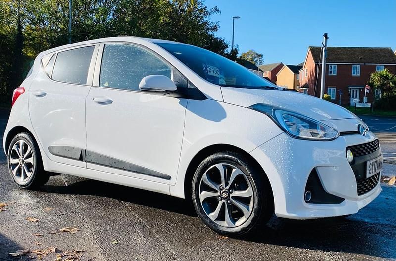 Used Hyundai i10 Premium SE 87 HP (63 kW) 2017 White Hatchback