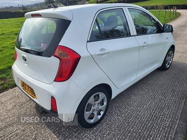 Used Kia Picanto 65 HP (47 kW) 2015 White Hatchback