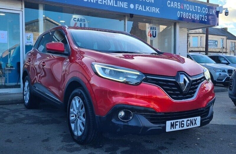 Red Used 2016 Renault Kadjar Dynamique SUV | £8,995 (A bit pricey) - Image 1/4