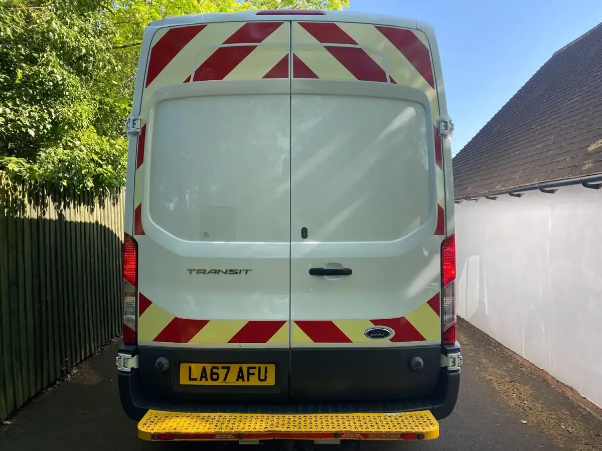 Usado Ford Transit 130 HP (95 kW) 2018 Branco Van