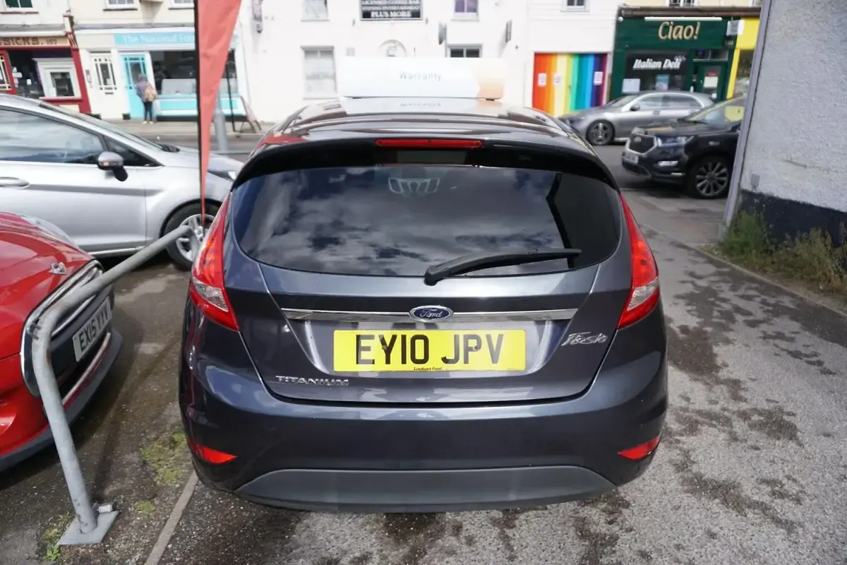 Used Ford Fiesta Titanium 96 HP (70 kW) 2010 Grey Hatchback