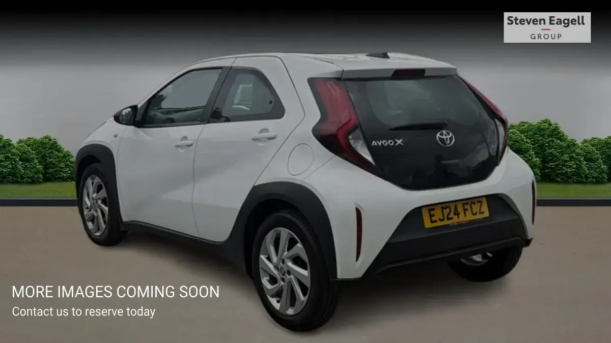 Used Toyota Aygo X PURE 72 HP (52 kW) 2024 White SUV