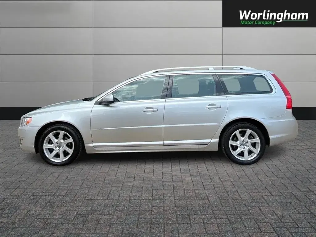 Used Volvo V70 SE Lux 181 HP (133 kW) 2014 Silver Estate